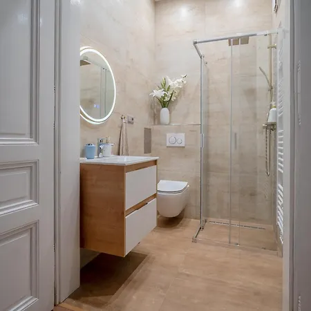 Prekrasny 2bdr Na Praze 1 * Praga